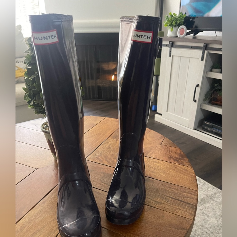 Hunter Boots plum color US size 4m/5F